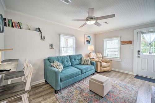 Bright Coastal Cottage Walk To Beach And Canal