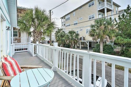 Bright Coastal Cottage Walk To Beach And Canal