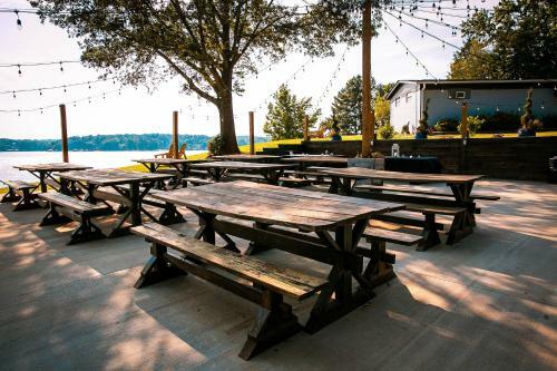 Lakefront Property Two Bedroom #35 At Long Cove Resort
