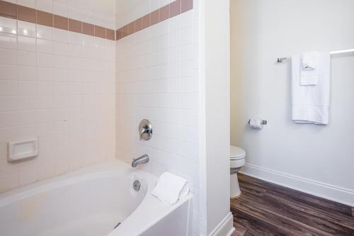 Apartamento Viagem Spacious 2br With Gym, Pool & Balcony