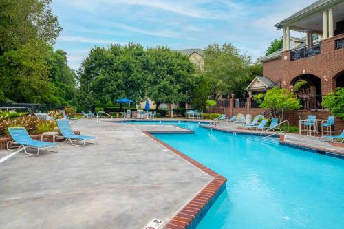 Apartamento Viagem Spacious 2br With Gym, Pool & Balcony