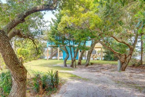 Ozzie's Island Hideaway