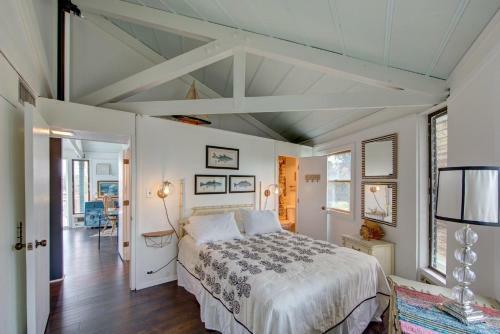 Ozzie's Island Hideaway