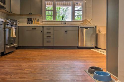 Dog-friendly Home With Yard 1 Mi To Downtown!