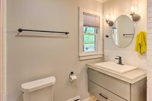 Dog-friendly Home With Yard 1 Mi To Downtown!