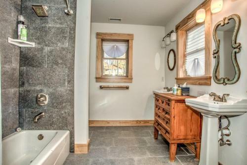 Lodge The Poplars At Bearwallow Mountain