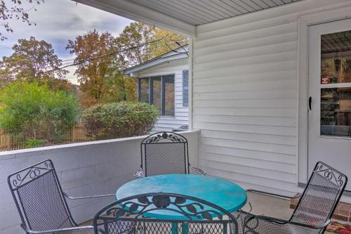 Cute And Cozy Hendersonville Getaway With Yard!