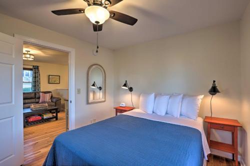 Cozy Hendersonville Home With Deck And Fire Pit!