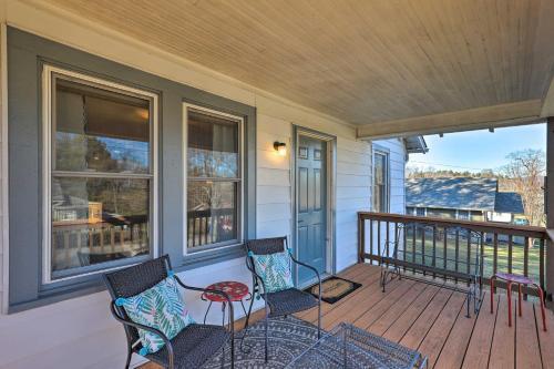 Cozy Hendersonville Home With Deck And Fire Pit!