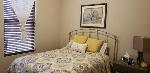 Spacious Contemporary Cottage Home (Queen Bdrm)