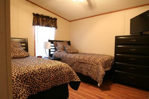 Hostal Eagle Ford Village Suites