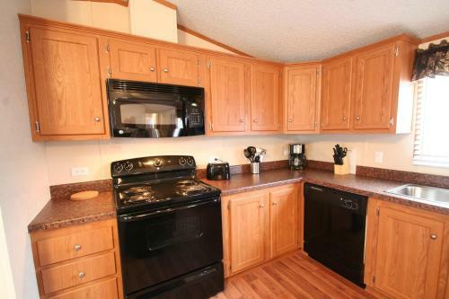 Hostal Eagle Ford Village Suites