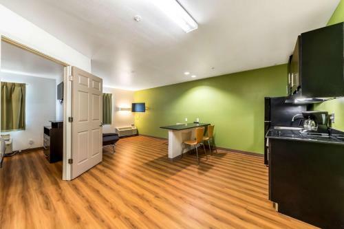 Hotel Studio 6 Kenedy