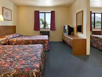 Hotel Super 8 Logan