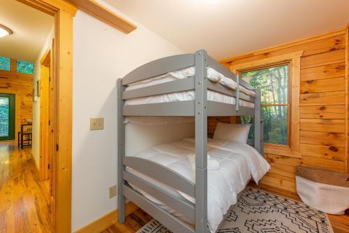 Candle Creek Lodge W/ Hot Tub!