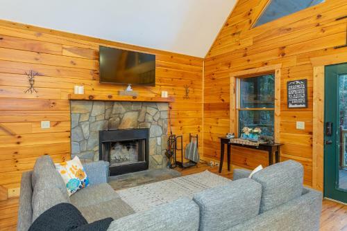 Candle Creek Lodge W/ Hot Tub!