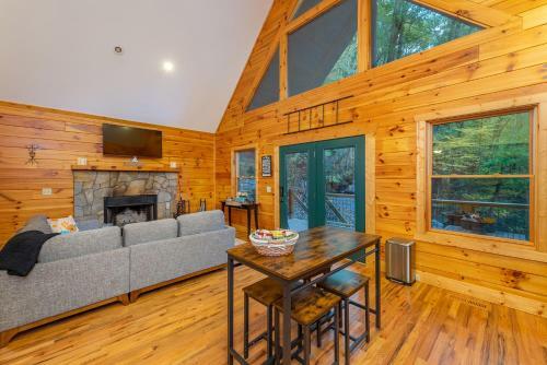 Candle Creek Lodge W/ Hot Tub!