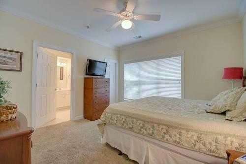 Oceanview 4br/4ba Condo, Steps To Beach/pool