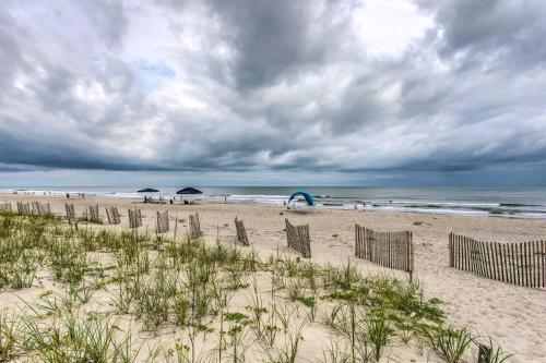 Rustic Beachfront Cottage With Deck And Boardwalk