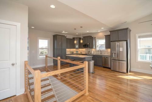 A Magical Setting With Ocean And Marsh Views!