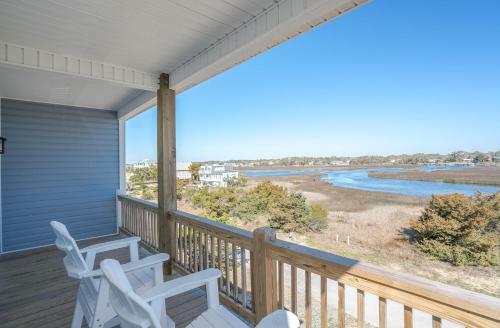 A Magical Setting With Ocean And Marsh Views!