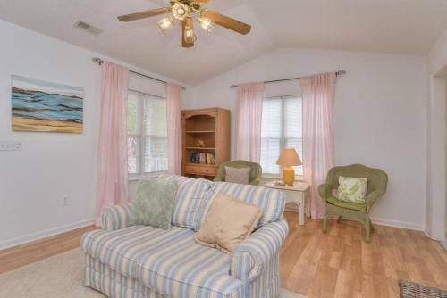 Cozy Coastal Cottage