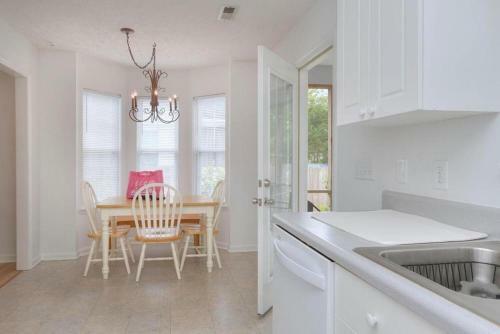 Cozy Coastal Cottage