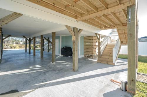 Enjoy The Coastal Breeze In This Pet Friendly Home
