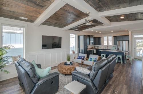 Enjoy The Coastal Breeze In This Pet Friendly Home