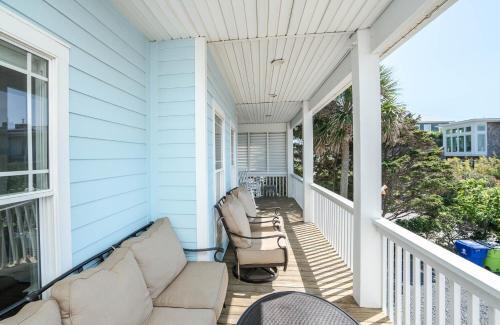 Spacious Beach Home With A Private Pool