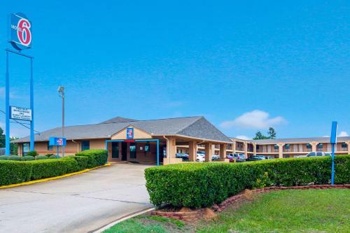 Motel 6 Marshall