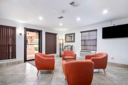 Motel 6 Marshall