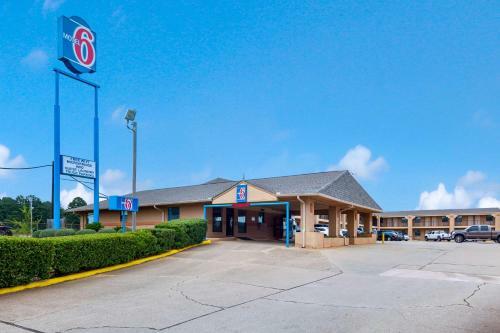 Motel 6 Marshall