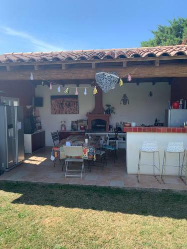 Jolie Villa Avec Piscine Et Pool House