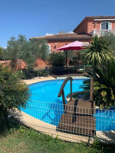 Jolie Villa Avec Piscine Et Pool House