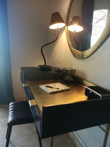 Hostal L'esquiro�