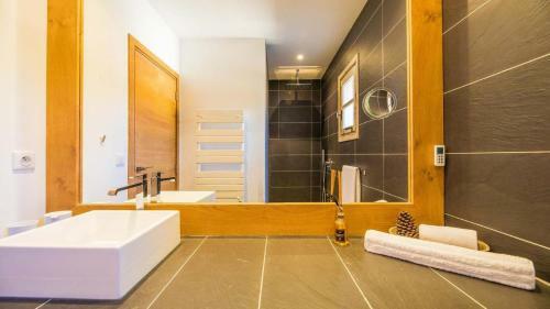 Apartamento All Recently Renewed With Clear Parquet And Modern Lighting