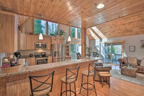 Spacious Lake Santeetlah Cottage With Lake Views!