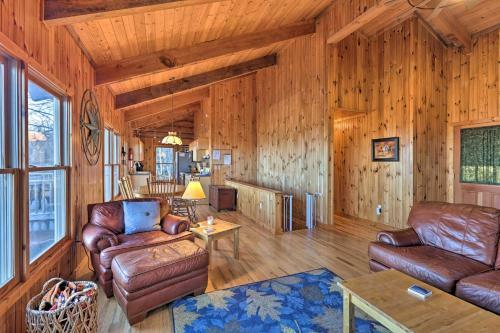 Family-friendly Sparta Cabin With Mtn Views!