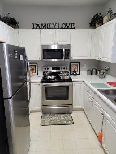 Modern, Stylish 3br Townhome In Raleigh! Townhouse
