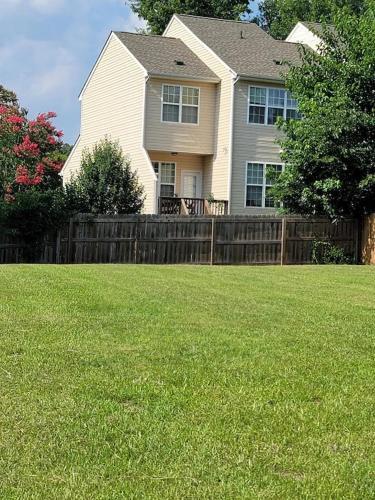 Modern, Stylish 3br Townhome In Raleigh! Townhouse