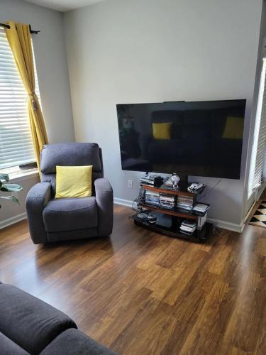 Modern, Stylish 3br Townhome In Raleigh! Townhouse