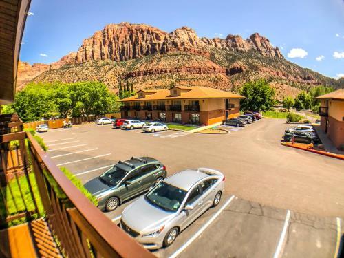 Hotel Bumbleberry Inn