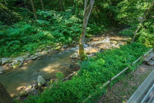 Waterfall Escape- Large Families & Guest House