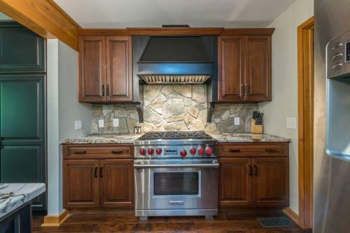 Waterfall Escape- Large Families & Guest House