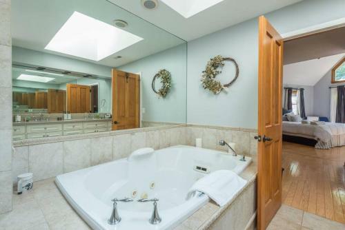 Waterfall Escape- Large Families & Guest House