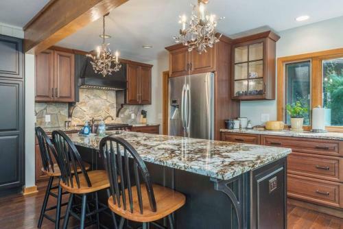 Waterfall Escape- Large Families & Guest House