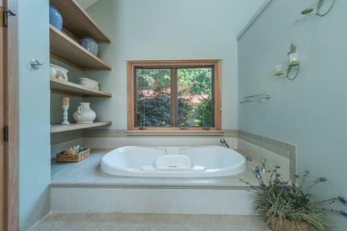 Waterfall Escape- Large Families & Guest House