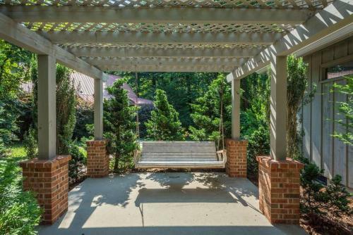Waterfall Escape- Large Families & Guest House