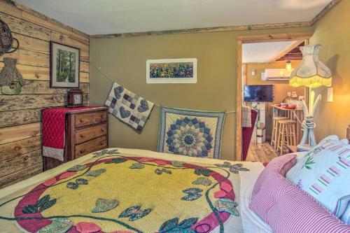 The Country Cottage In Union Mills With Pool!